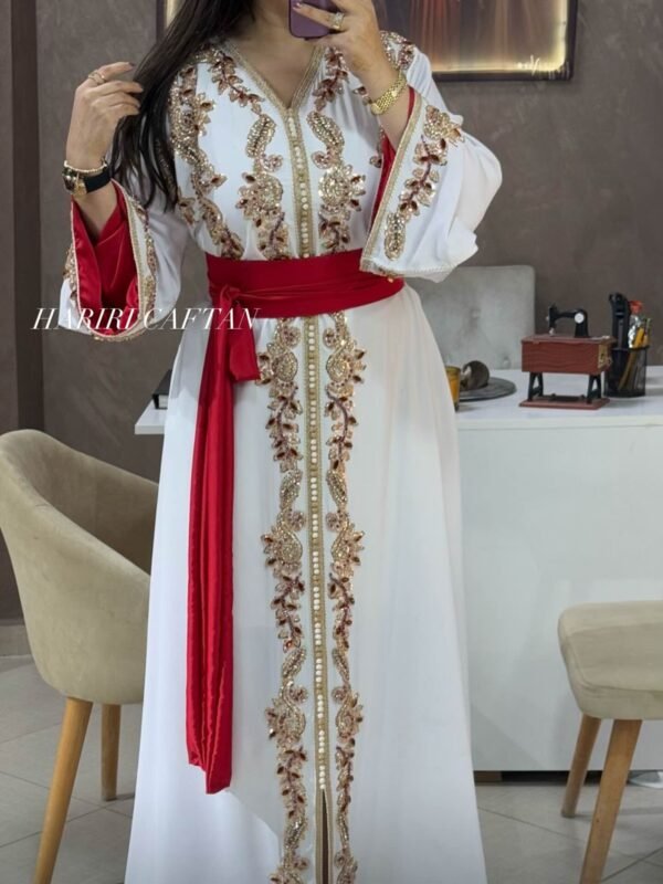 Caftan Blanc Brodé Or et Rouge